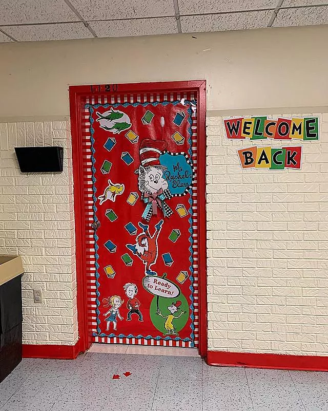 91 Welcoming Classroom Door Decorations for Back to School