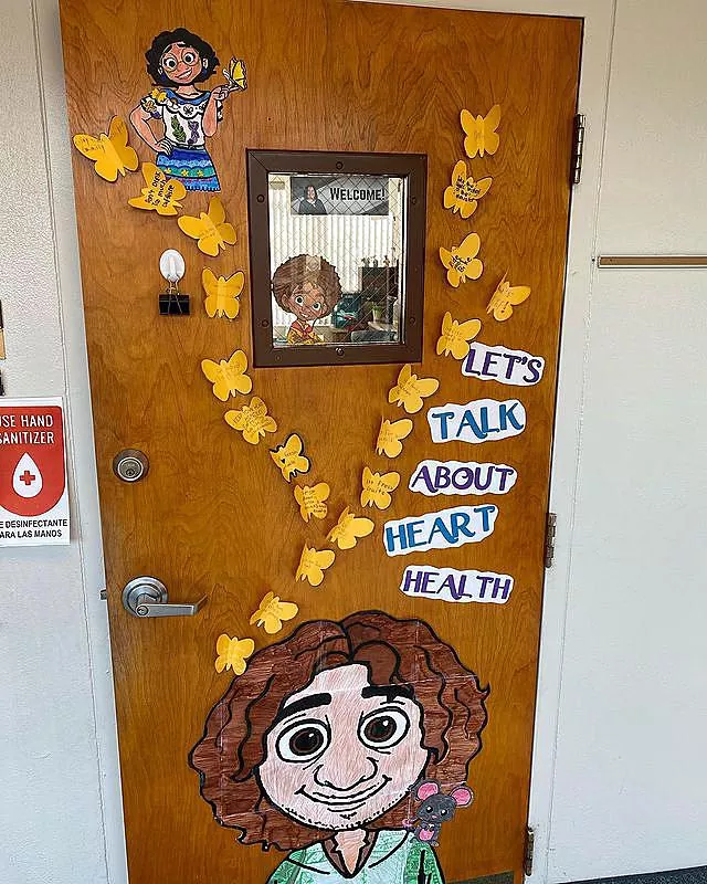 91 Welcoming Classroom Door Decorations for Back to School